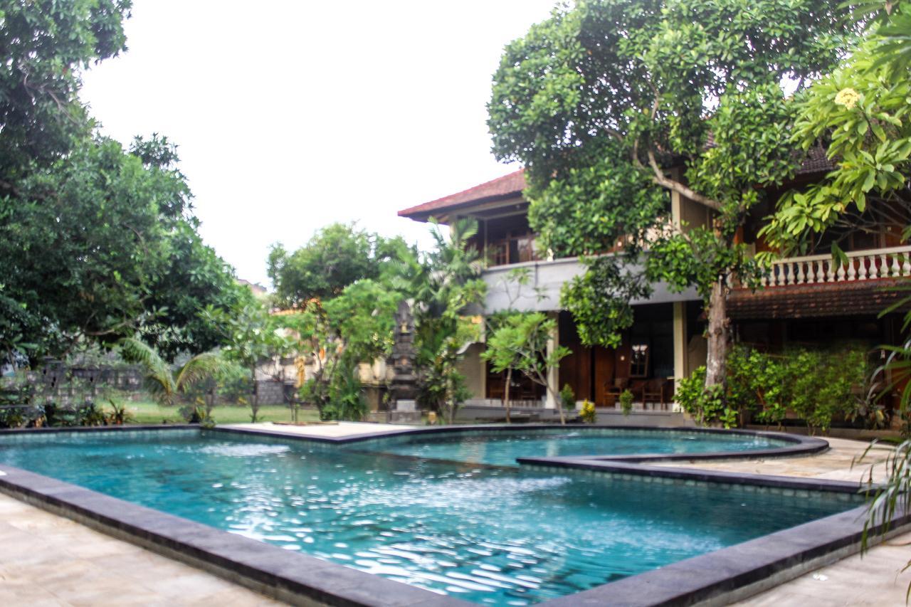 Budhi Beach Inn Kuta  Bagian luar foto