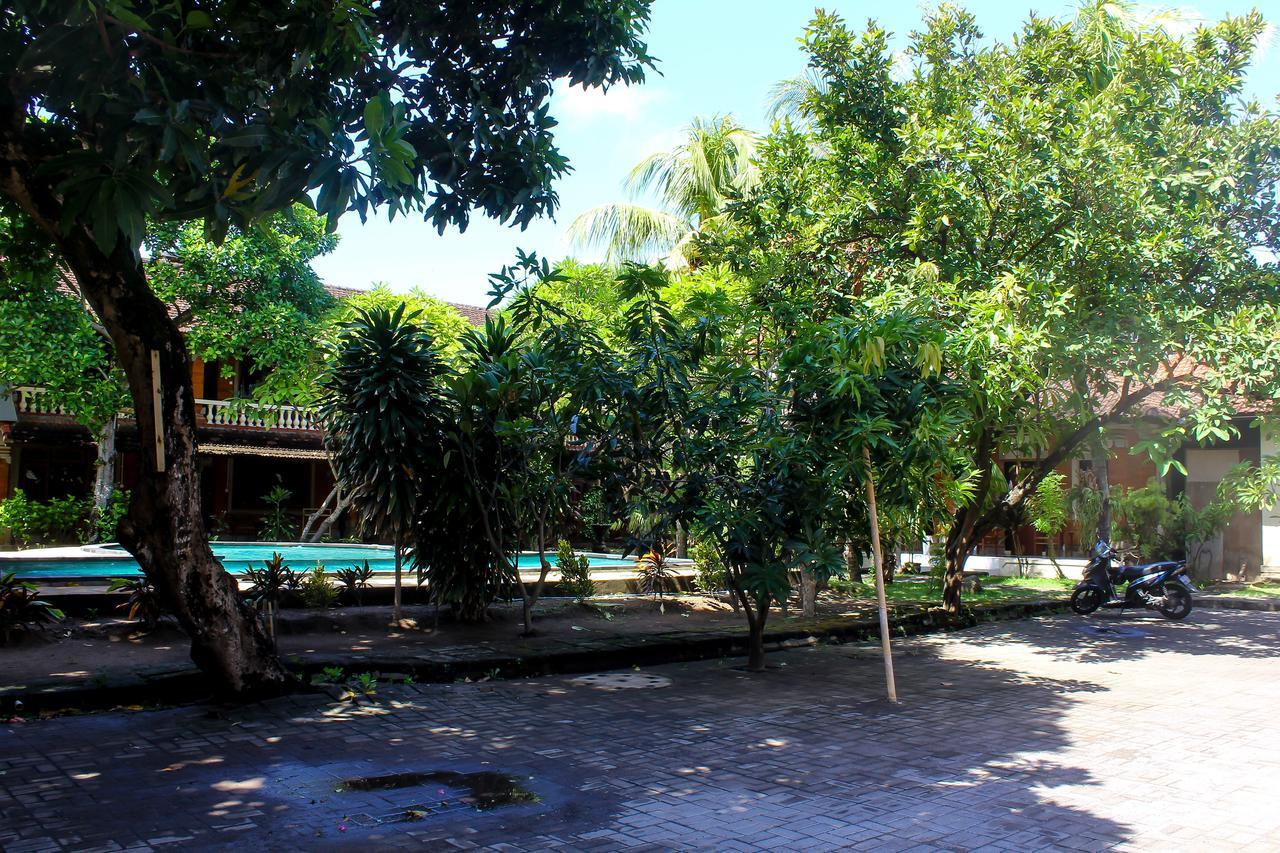 Budhi Beach Inn Kuta  Bagian luar foto