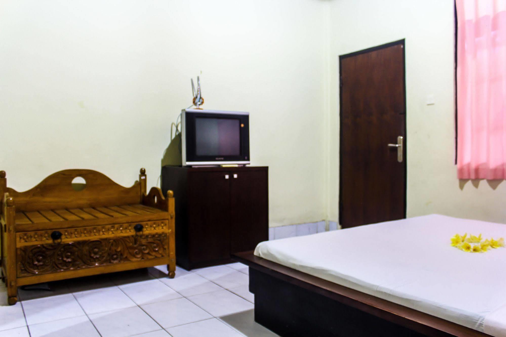 Budhi Beach Inn Kuta  Bagian luar foto