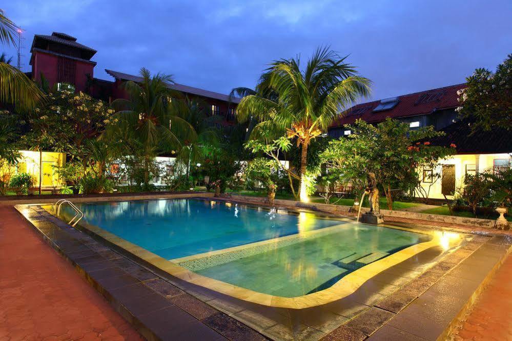 Budhi Beach Inn Kuta  Bagian luar foto